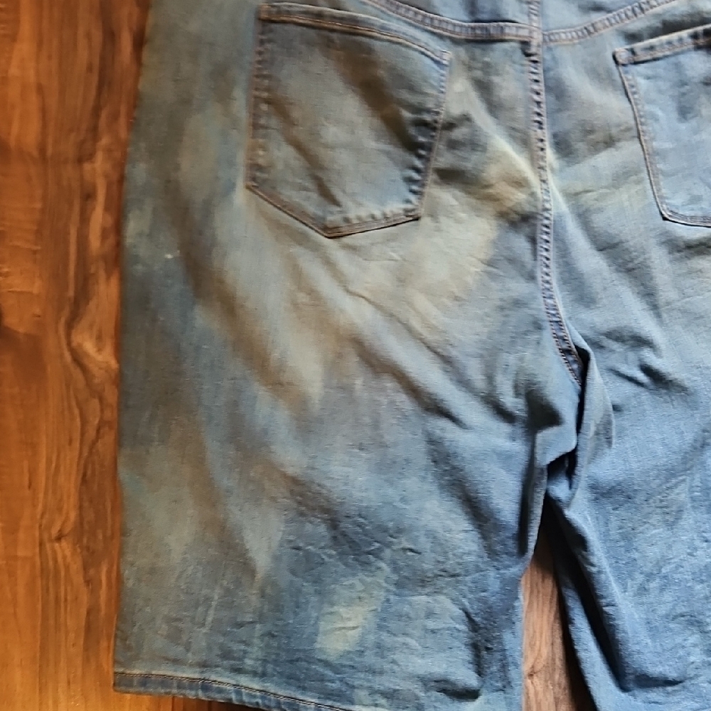 St Johns Bay Lt Blue Lagoon Reverse Bleached Mid Rise Bermuda Shorts 24W - Picture 12 of 16
